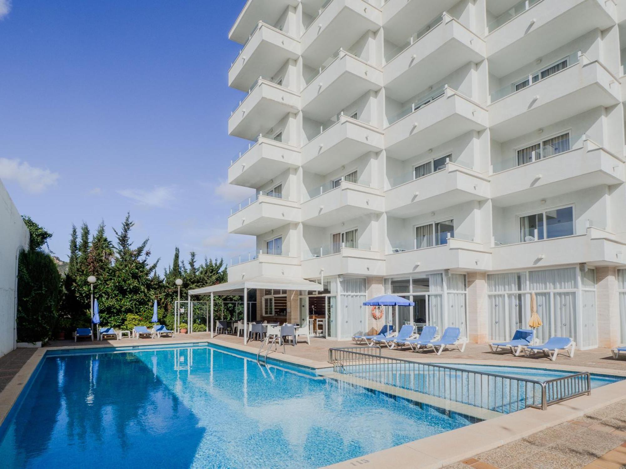 Apartamentos La Santa Maria Cala Millor  Exterior photo
