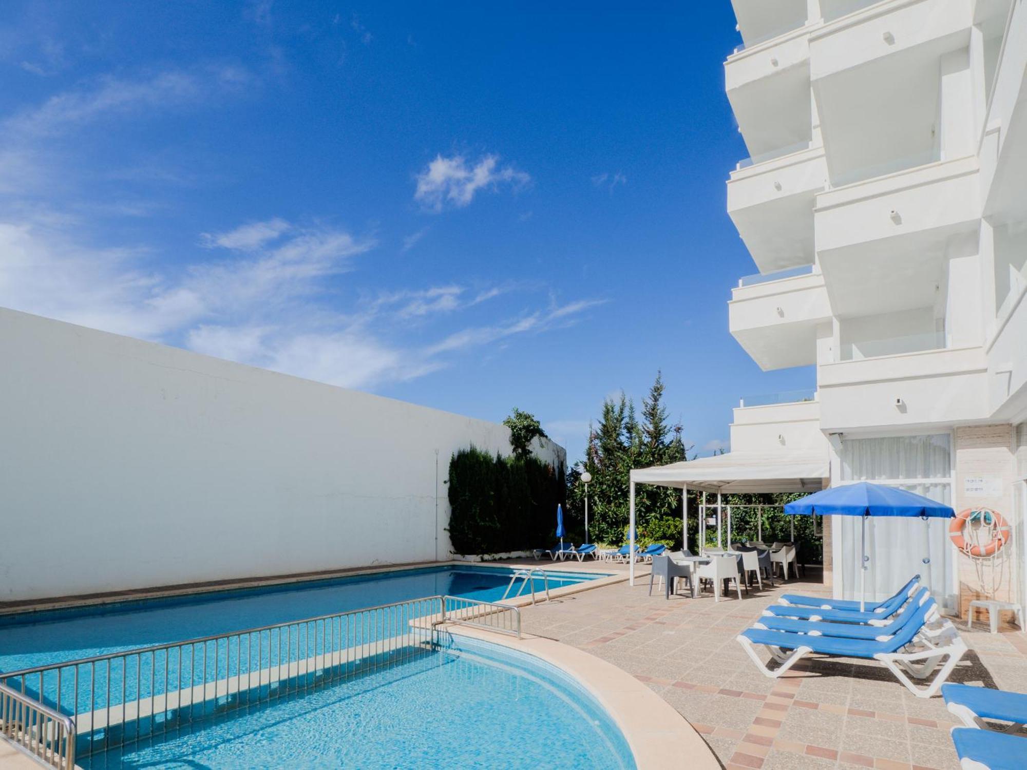 Apartamentos La Santa Maria Cala Millor  Exterior photo