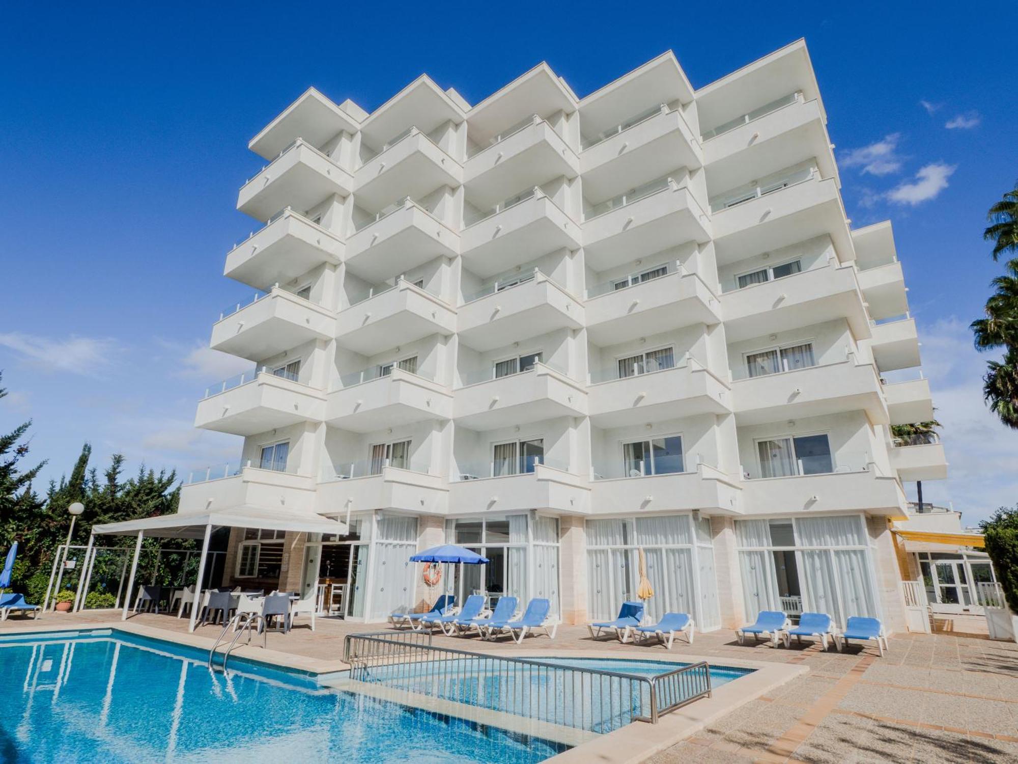 Apartamentos La Santa Maria Cala Millor  Exterior photo